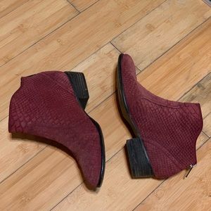 Seychelles textured burgundy booties - Like New